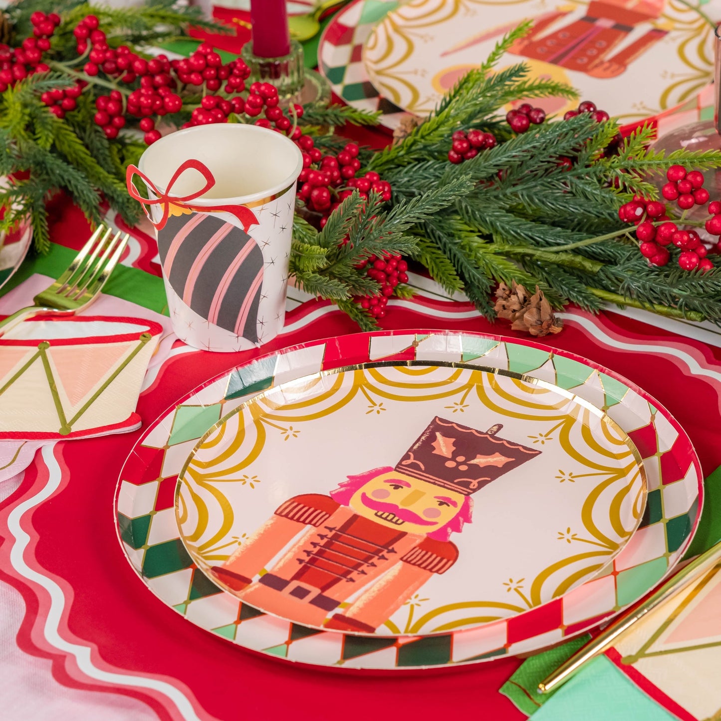HOL24-CU1- Christmas Cheer Paper Cups