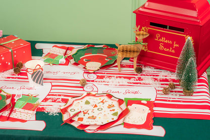 HOL24-DP3- Santa's Cheer Dessert Plates