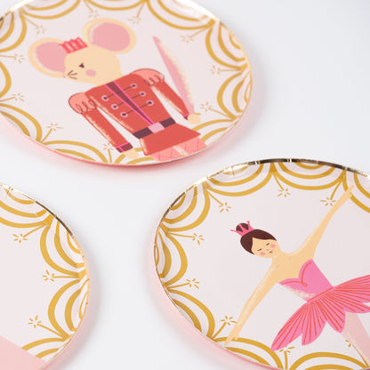 HOL25-DP7- Nutcracker Dessert Plates