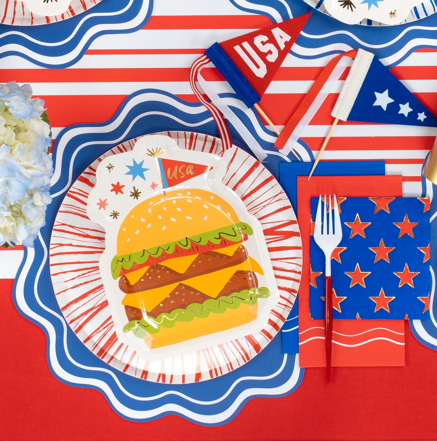 MCL25-PL18- Navy Wavy Scallop Placemat