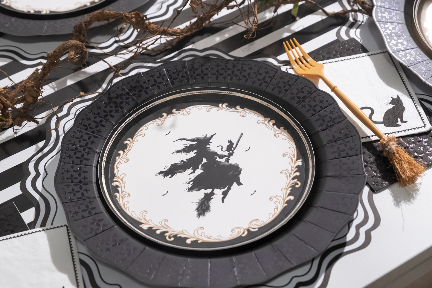 Elegant Black Pattern Dinner Plates