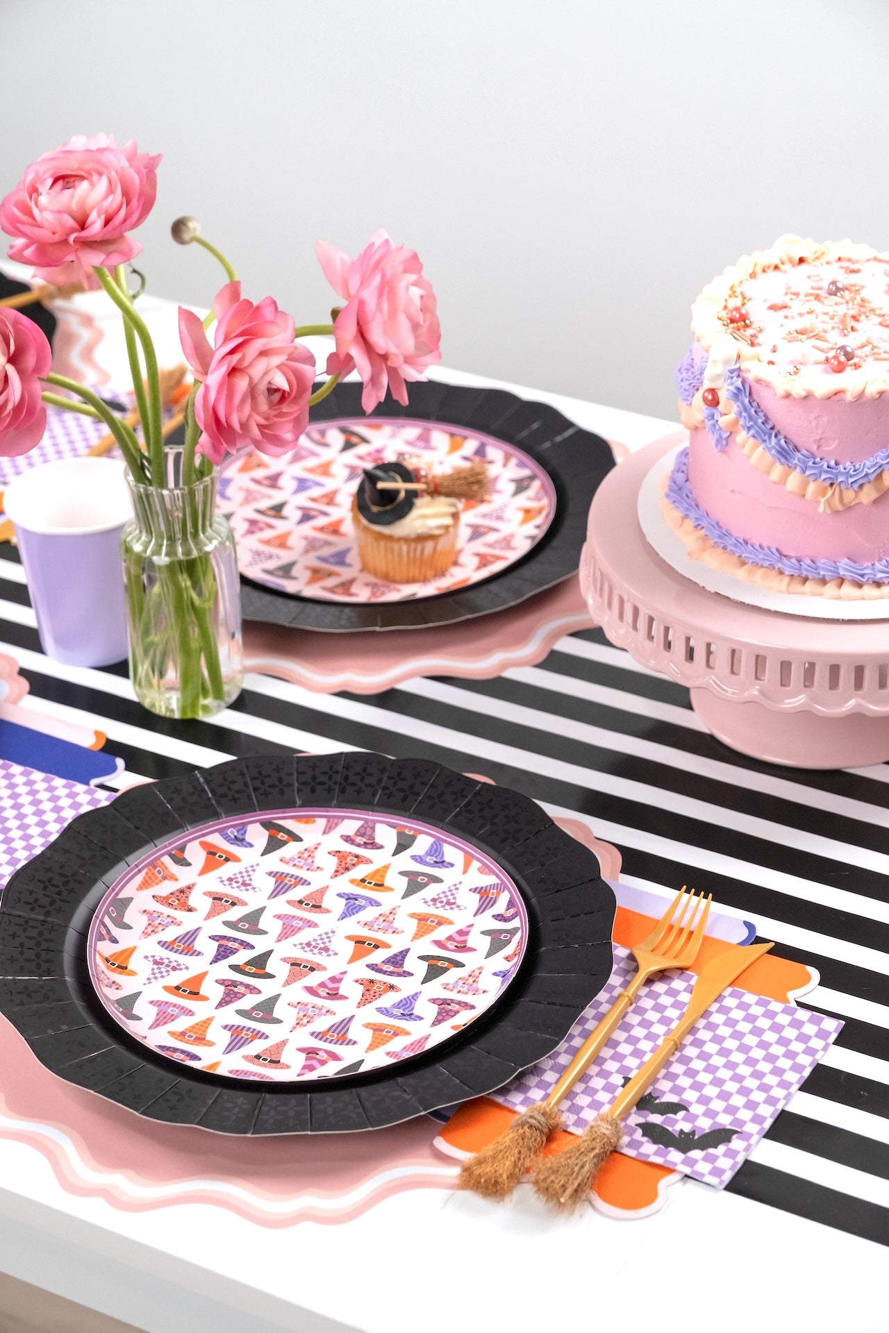 Pink Dusty Fancy Scallop Paper Placemats