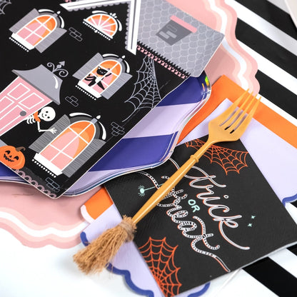 HAL24-GT5- Spooky Scallops Guest Towels
