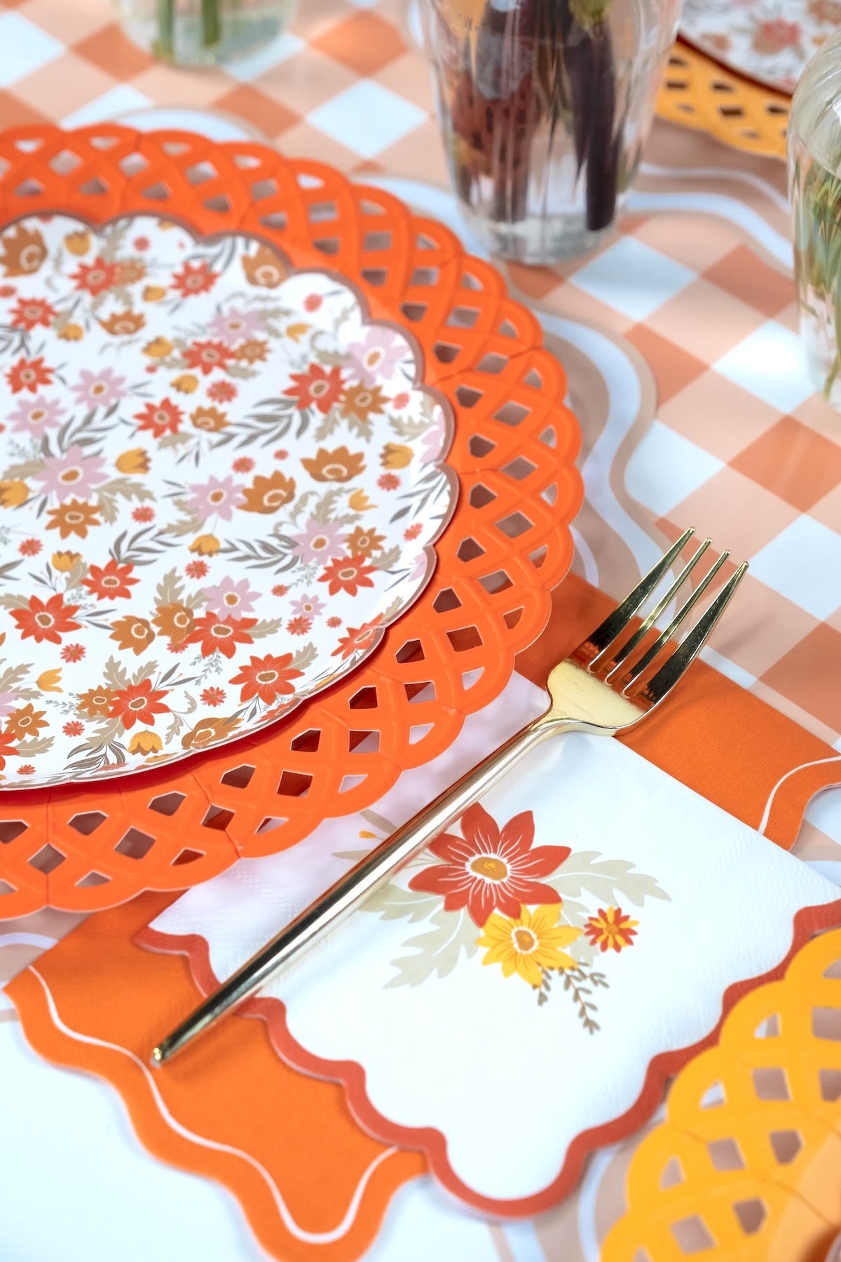 Beige Wavy Scallop Paper Placemats