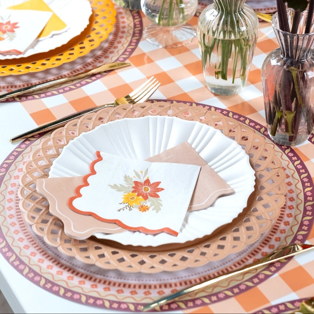 Light Brown Scallop Guest Towels