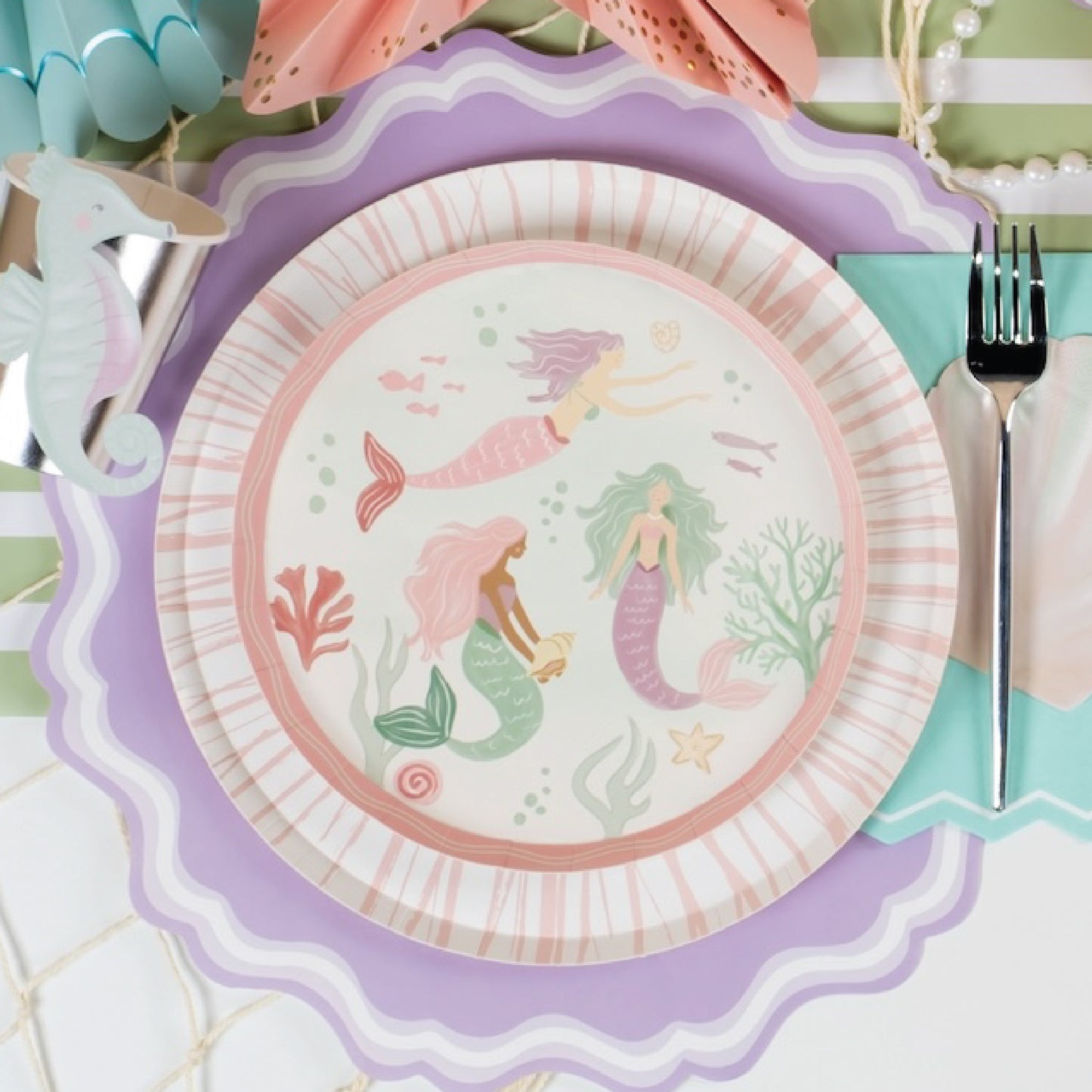 MCL25-PL22- Lavender Fancy Scallop Placemat